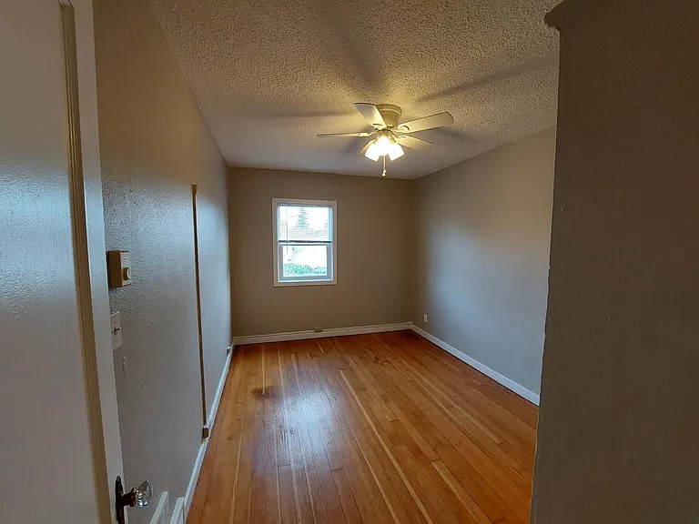 2516 Cornwall Ave #8 — Photo 5