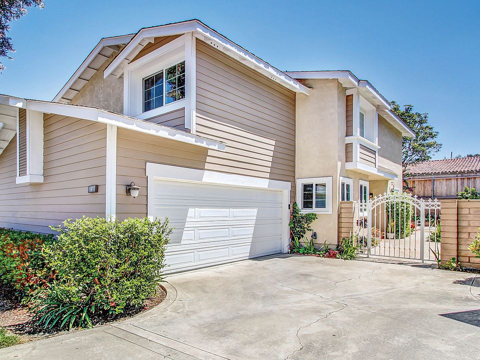 Front w/ private Front Gate