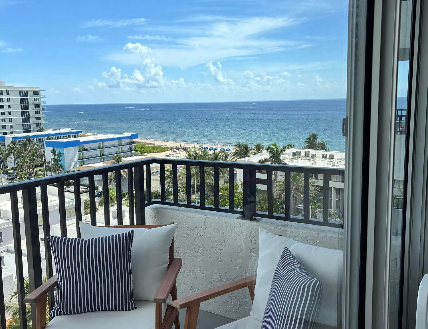 2 bed, 2.0 bath, 1050 sqft, $5,300 — Photo 2