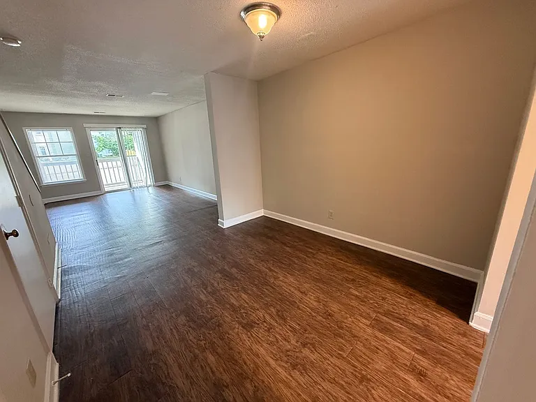 2504-205 Avent Ferry Rd — Photo 3