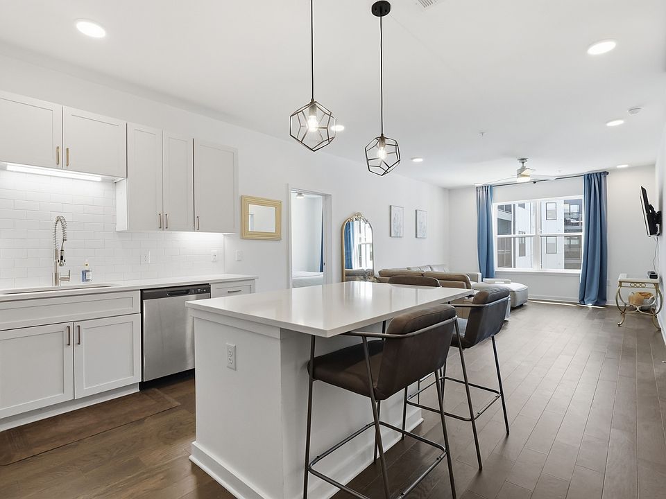 1st image of 1677 54th Ave N #320