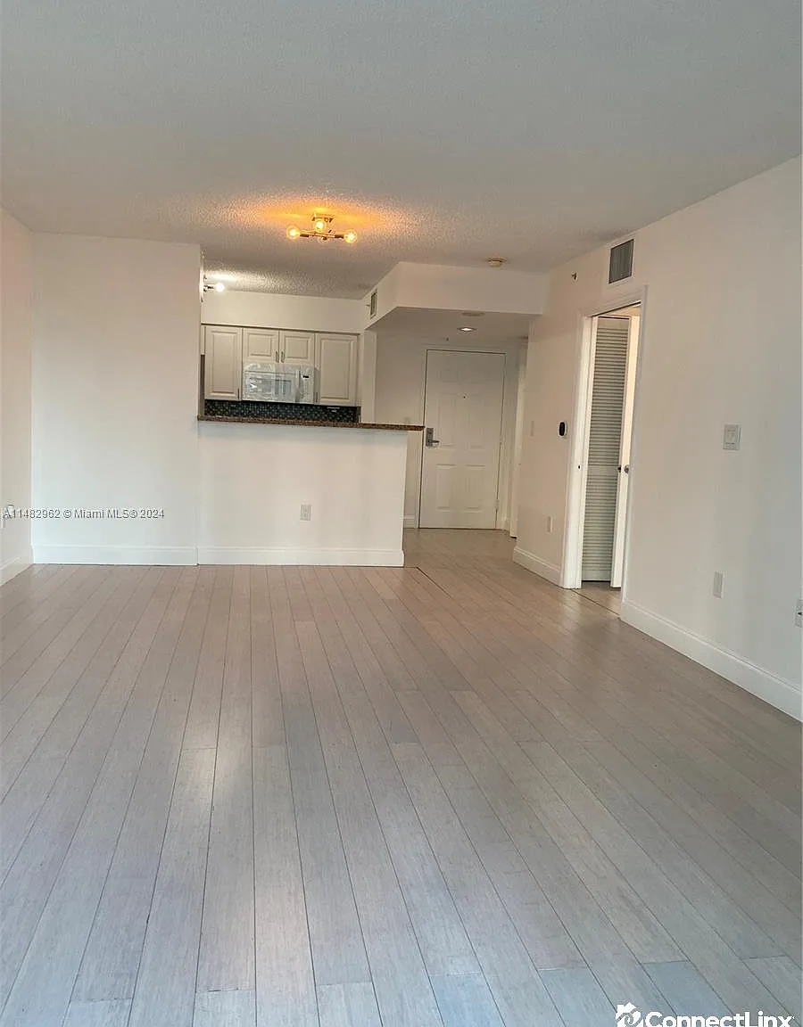 1 bed, 1.0 bath, $2,800 — Photo 1