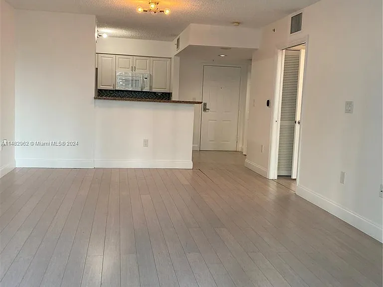 1155 Brickell Bay Dr #405 — Photo 1