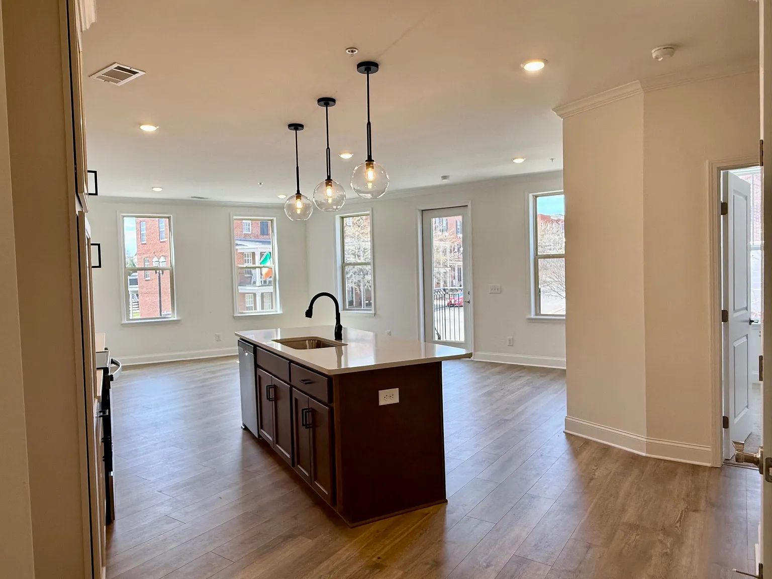 2 bed, 1185 sqft, $2,400 — Photo 3