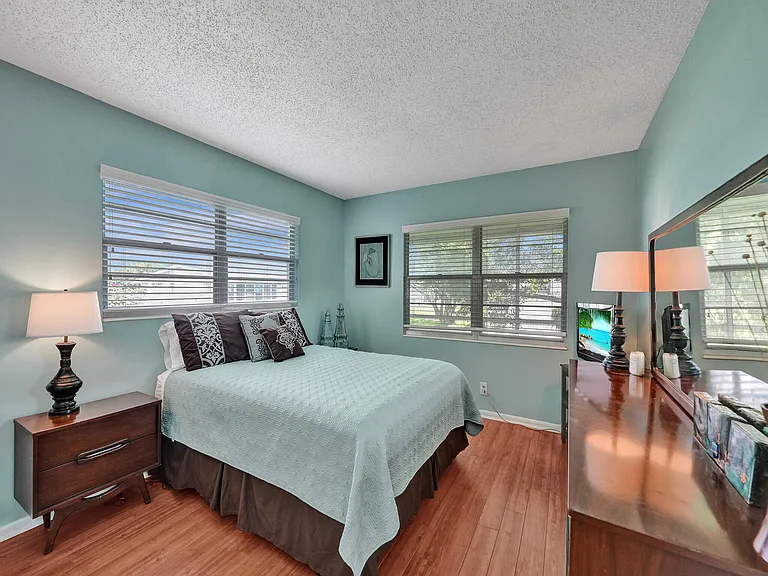 232 Farnham Cres #232-J — Photo 12