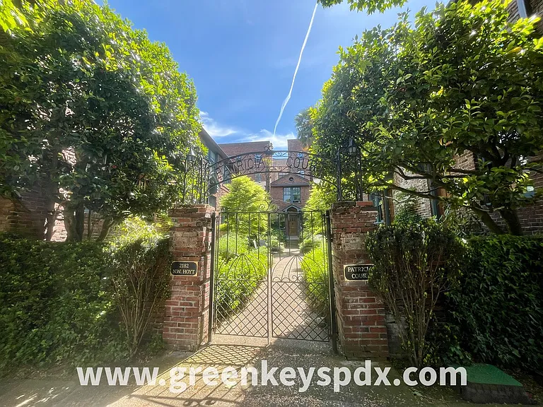 2182 NW Hoyt St #8 — Photo 19