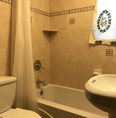 Rented by Zikos Realty Services | media 7