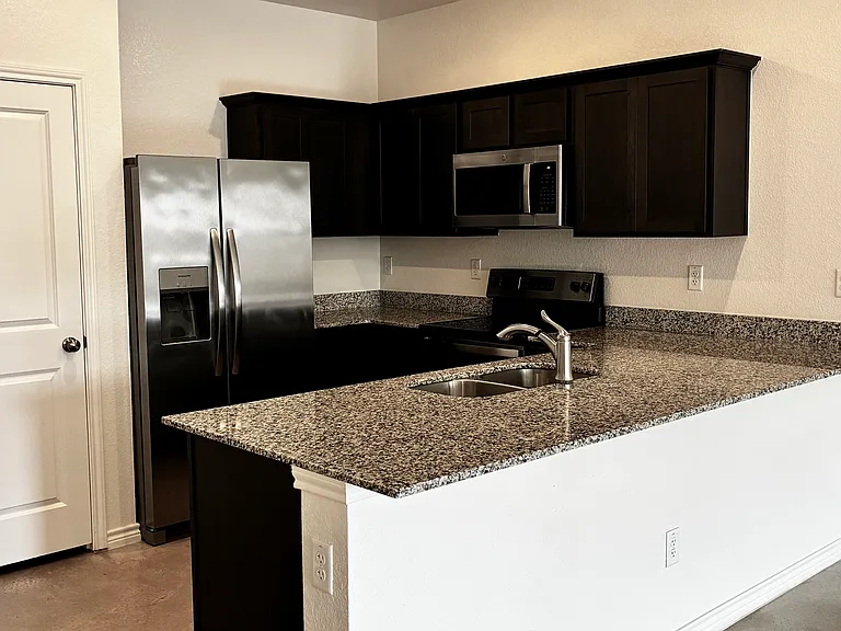 1201 Lehmann Dr — Photo 3