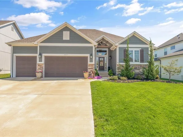 16617 S Lichtenauer Dr, Olathe, KS 66062