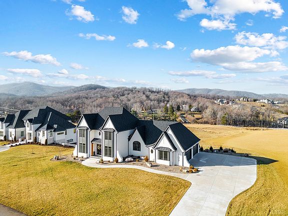 3rd image of 109 Stables Ln