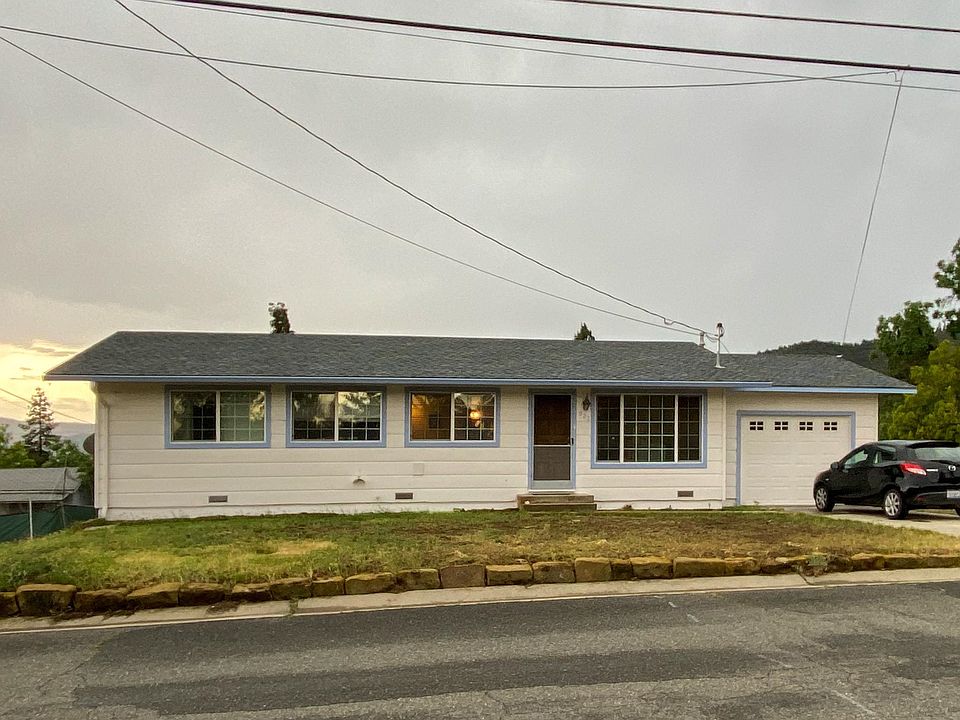 1st image of 923 North St