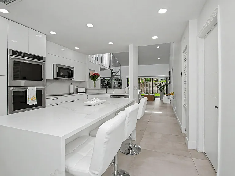 6602 Thornhill Ct — Photo 1