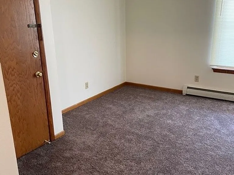Garden Circle Apartments — Photo 15