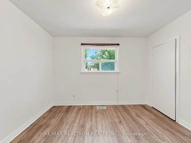 398 Connaught Ave — Photo 22