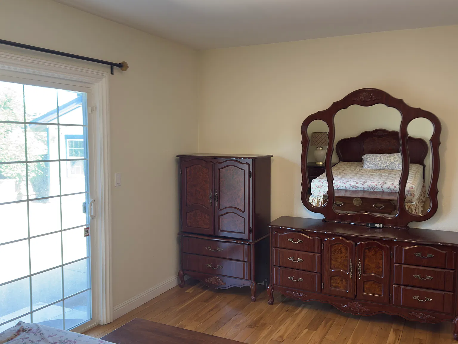 4 bed, 2544 sqft, $2,200 — Photo 3
