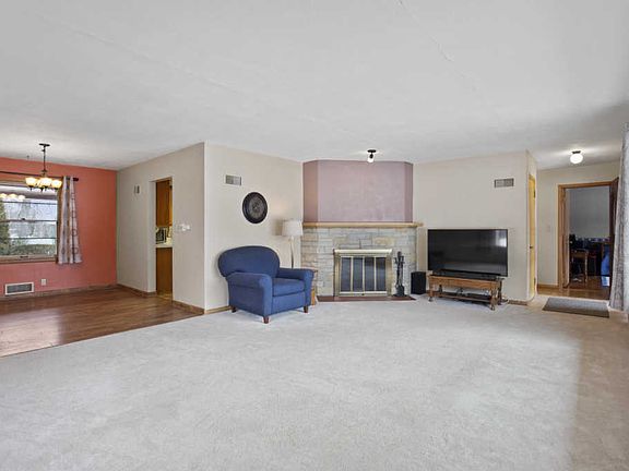 4th image of 228 E Alta Loma Cir