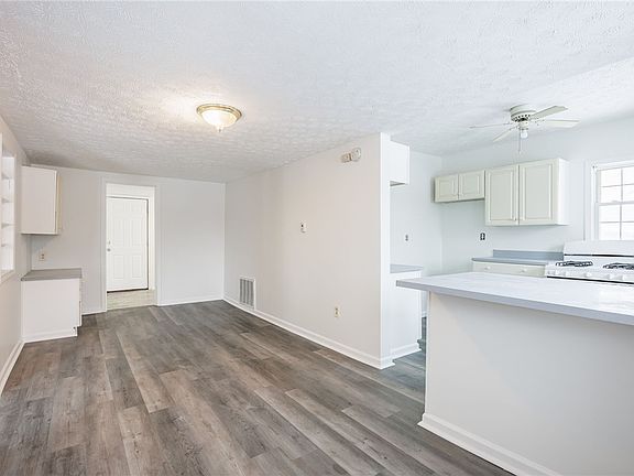 5th image of 171 Island Cottage Rd