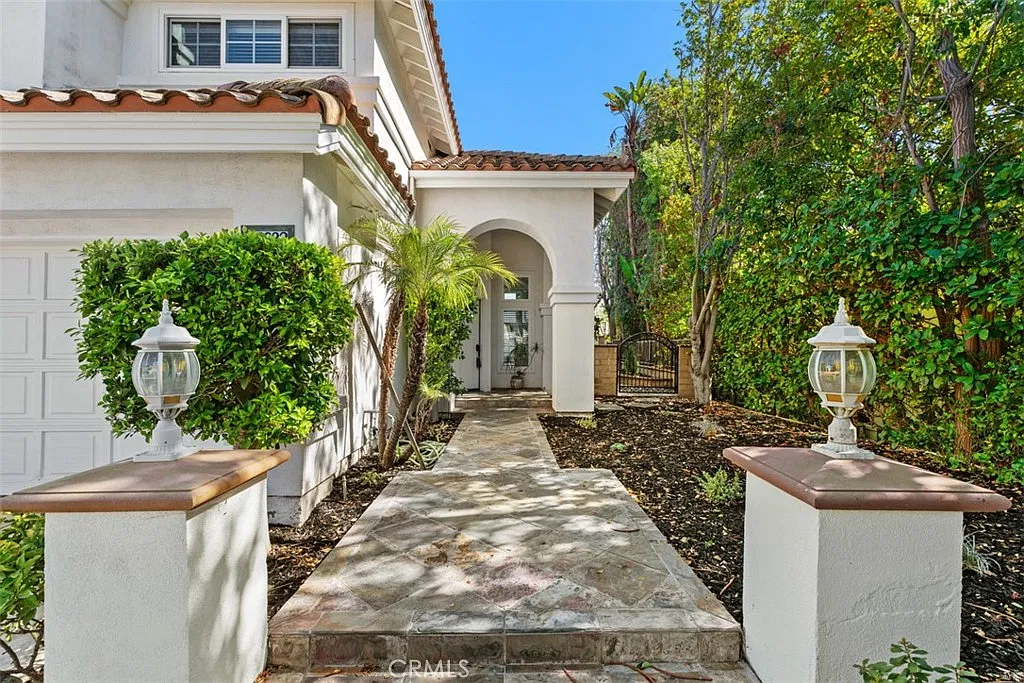 4 bed, 2845 sqft, $6,800 — Photo 3
