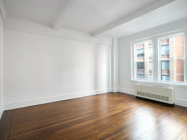 419 East 57th Street image 7 of 11