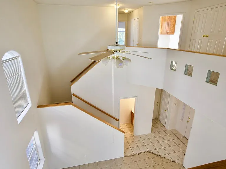 7436 Peregrine Rd NE — Photo 8