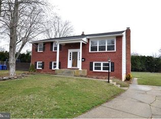 216 Beechwood Ct, Mount Laurel, NJ 08054