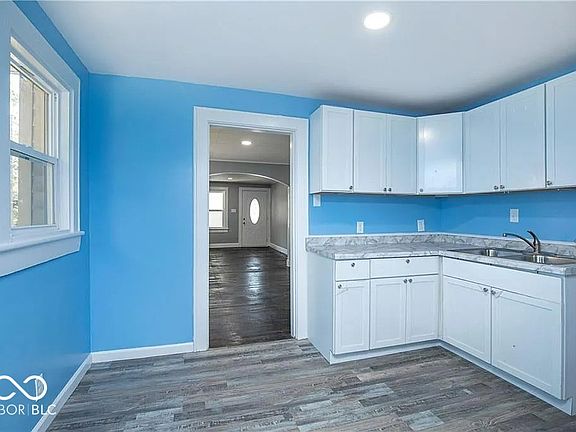5th image of 737 N Sherman Dr