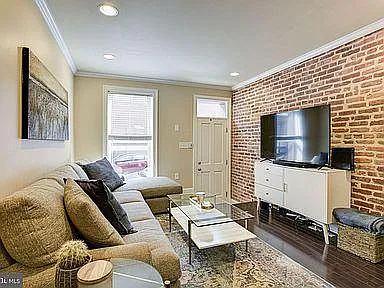 516 S Streeper St — Photo 2