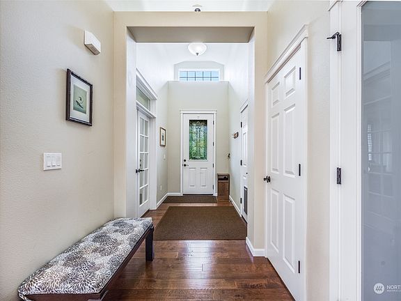 2nd image of 4117 Capri Court NE