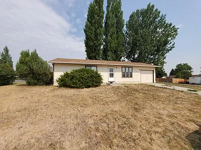 1143 Park Dr Photo 1