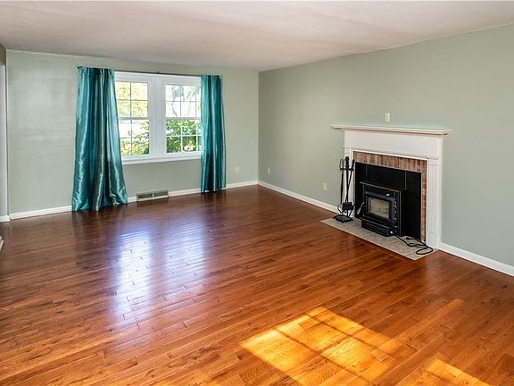 3rd image of 207 Usonia Ave