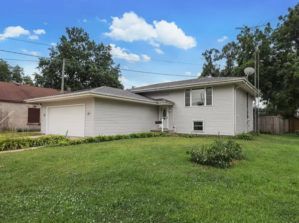 105 W Oak St, Coal City, IL 60416