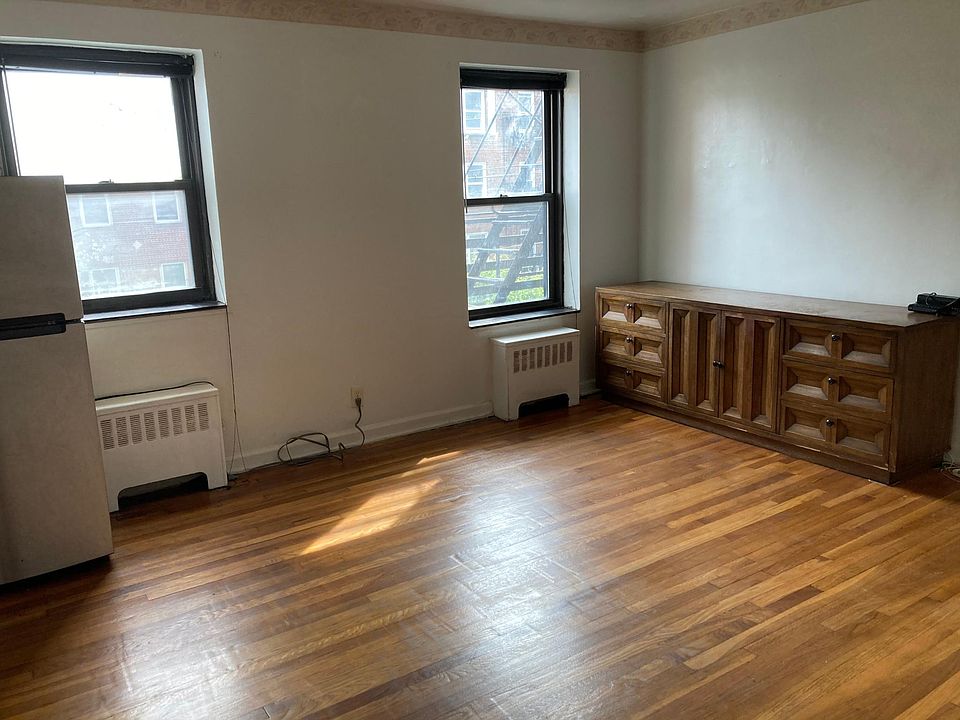 1st image of 165 Vroom St