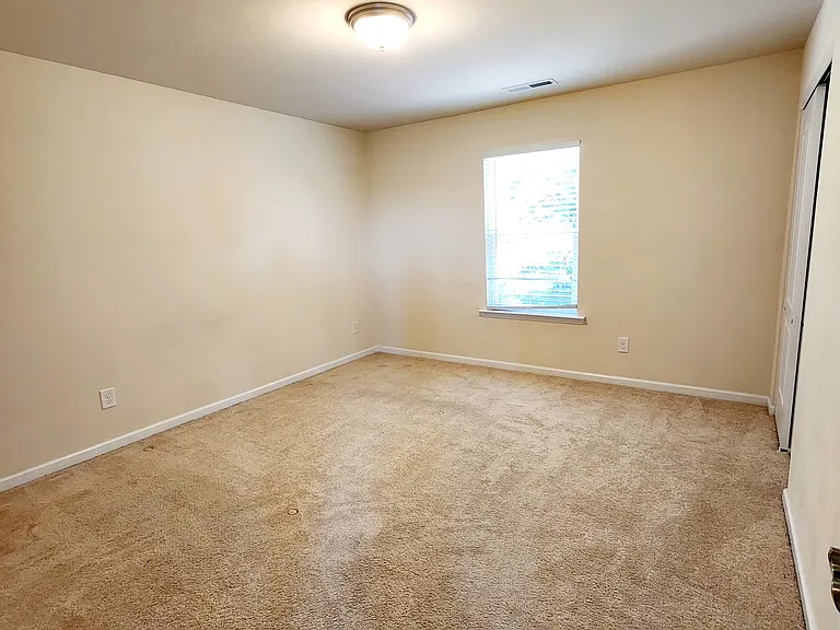 504 Twelve Oaks Ln — Photo 12