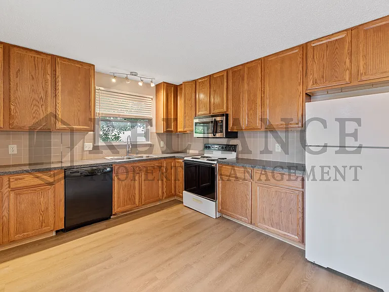 10919 W Nantucket St — Photo 7
