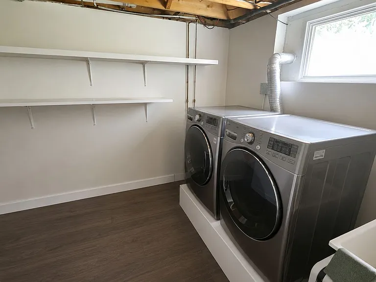 372 Kribs St — Photo 11