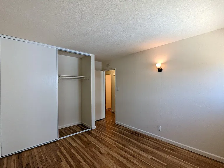 Vanguard Apartments — Photo 28