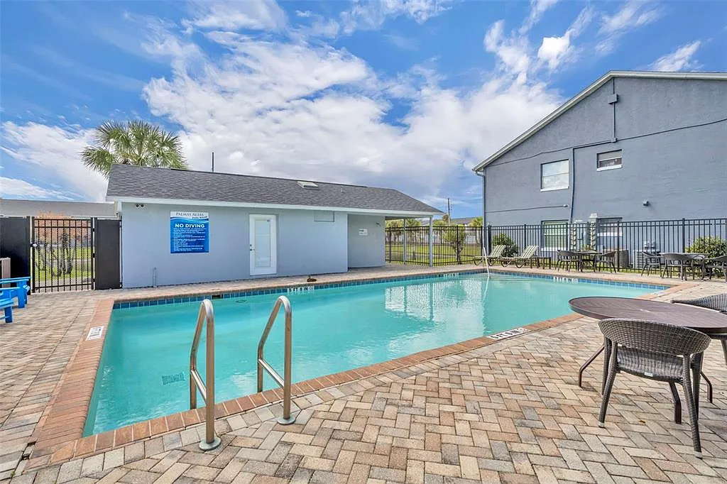 2 bed, 2.0 bath, 1006 sqft, $1,245 — Photo 3