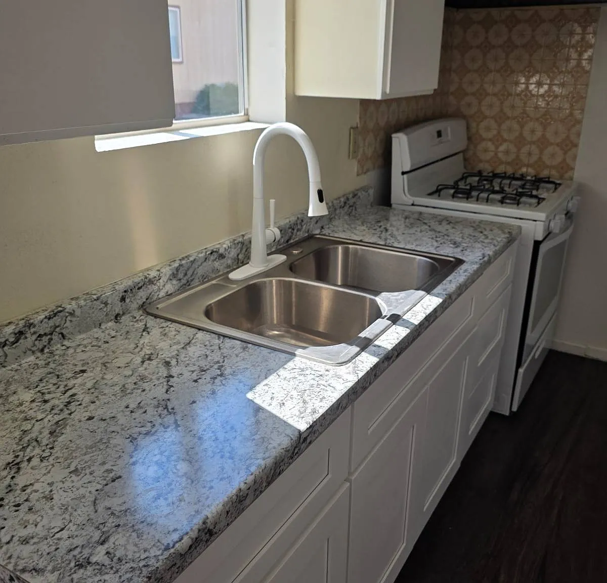 2 bed, 1.0 bath, 1200 sqft, $1,500 — Photo 3