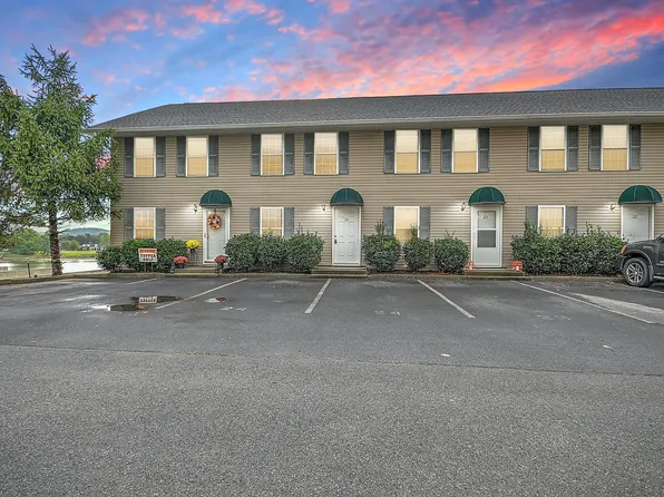 24 Lake Village Ct, Johnson City, TN 37601