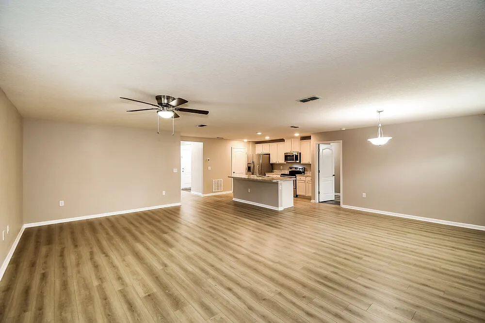 3 bed, 2.0 bath, 1711 sqft, $2,120 — Photo 4