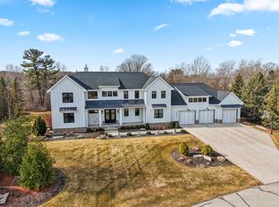 2536 Meadow Breeze Ct, Green Bay, WI 54311
