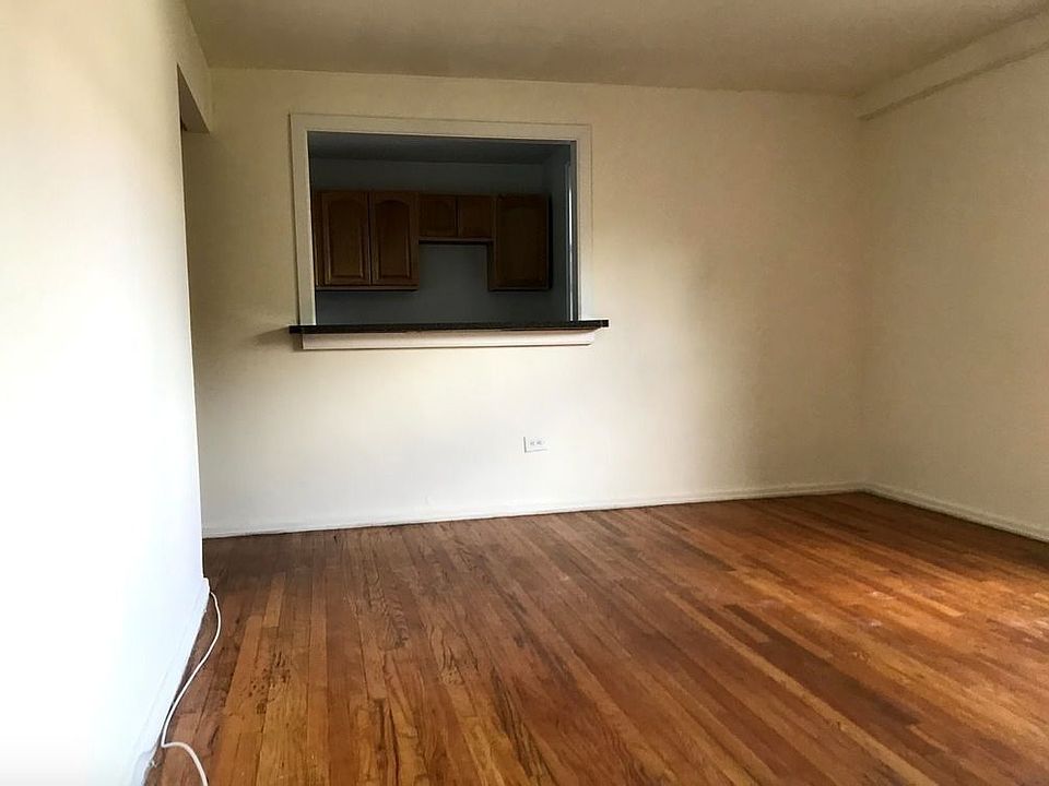 2nd image of 18914 Crocheron Ave APT 505