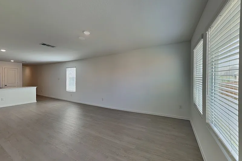 3 bed, 2.0 bath, 1402 sqft, $1,949 — Photo 4