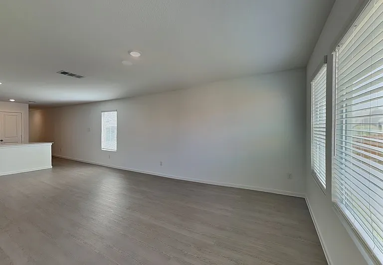 3105 Lynmar Ln — Photo 4