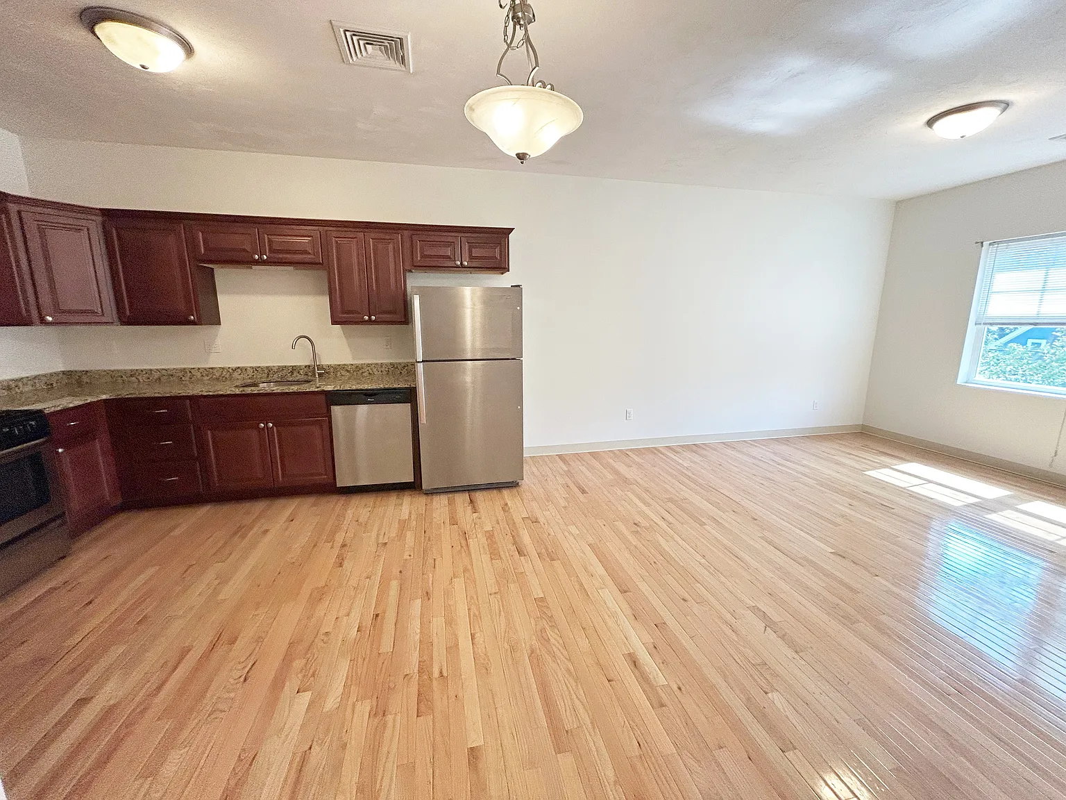 1 bed, 524 sqft, $2,200 — Photo 3