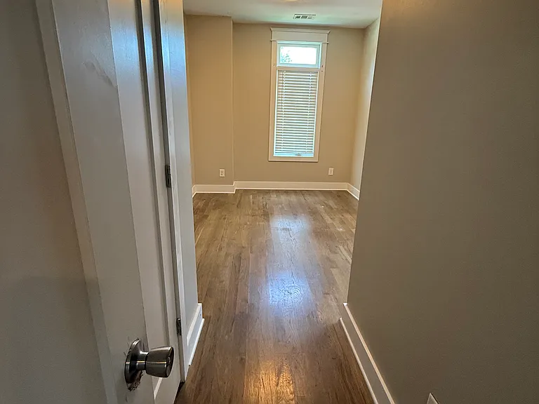 804 Lena St — Photo 13