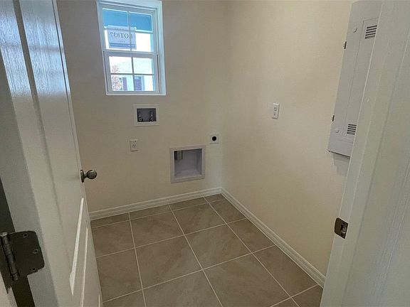 5th image of 1244 Cascades Ave