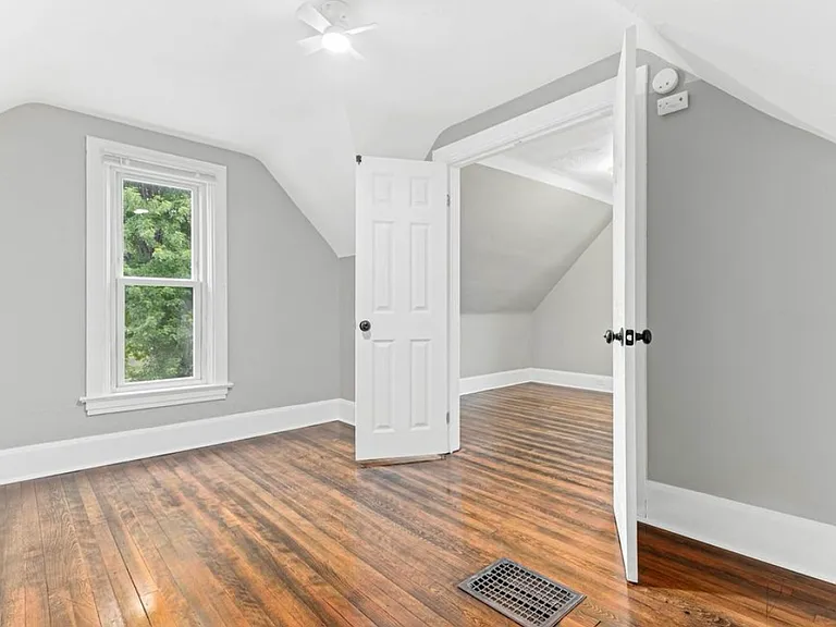 Albemarle St — Photo 12