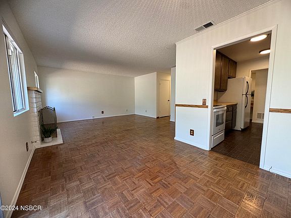 4th image of 931 E Cypress Ave