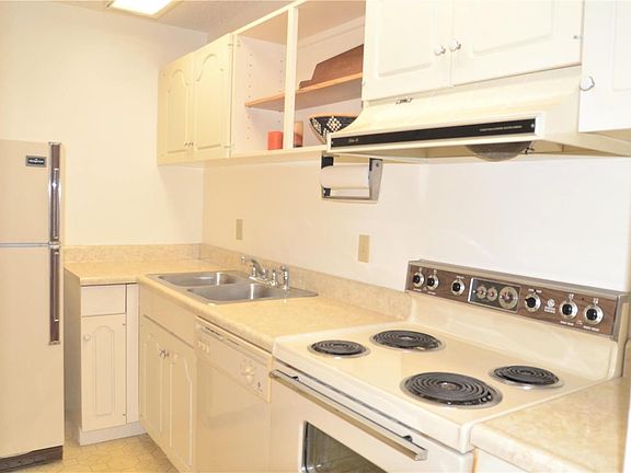 3rd image of 942 Guelbreth Ln APT 306